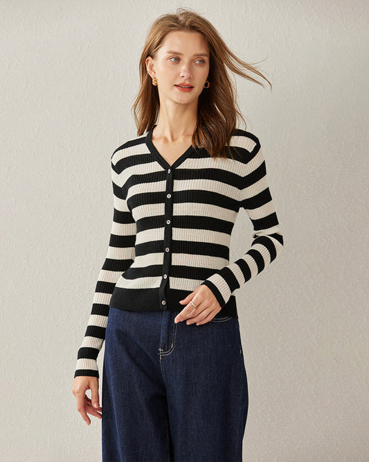 Klassische gestreifte Cardigan mit V-Ausschnitt