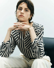 Seidenbluse mit geometrischen Streifen