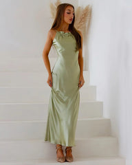 Langes Seidenkleid mit Halsbändern