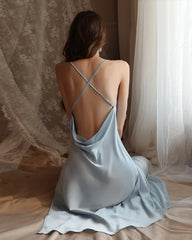 Damen Seiden-Midi-Nachtkleid mit hohem Schlitz und rückenlosem Ausschnitt