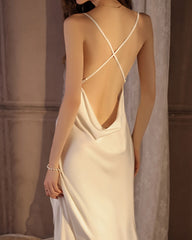 Damen Seiden-Midi-Nachtkleid mit hohem Schlitz und rückenlosem Ausschnitt