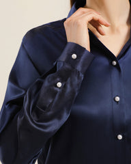 Klassisches Damen-Seidenhemd mit Perlmuttknöpfen Navy