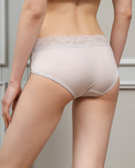 Tiefe Unterhosen mit Spitzenbesatz im Slip-Stil