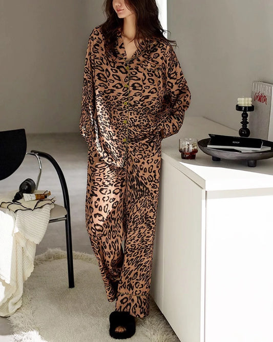 Seiden-Pyjama-Set mit Leopardenmuster