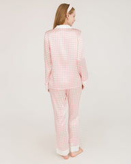 Seiden-Schlafanzüge mit Houndstooth-Muster und Swarovski-Knöpfen