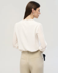 Langärmelige Seidenbluse mit Rüschendetail
