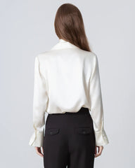 Damen - Langärmelige Seidenbluse mit Halskrawatte