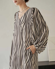 Lockeres Seidenkleid mit Zebra-Print