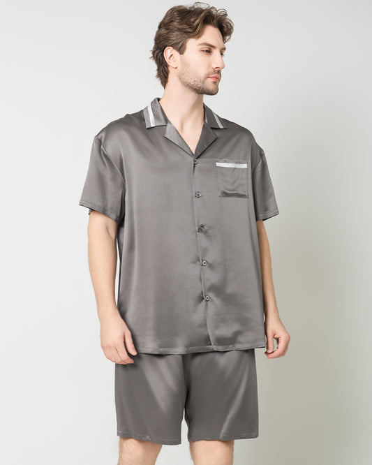 Männer klassisches Zweiteiliges Seiden-Pyjamasset mit kurzen Teilen