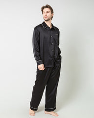 Seiden-Pyjamas für Männer mit kontrastierenden Fütterungen