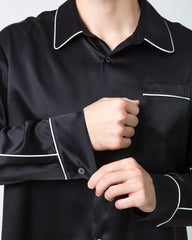 Seiden-Pyjamas für Männer mit kontrastierenden Fütterungen