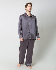 Seiden-Pyjamas für Männer mit kontrastierenden Fütterungen