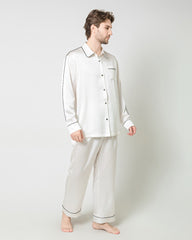 Seiden-Pyjamas für Männer mit kontrastierenden Fütterungen