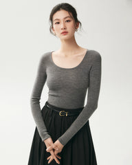 Pullover aus 100 % Merinowolle mit weitem Ausschnitt
