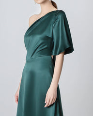 Einseitig geschulter Seiden-Maxi-Kleid mit Rückenseilzug
