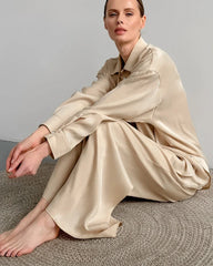 Oversized Seiden-Pyjamaset in Volllänge