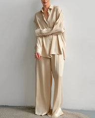 Oversized Seiden-Pyjamaset in Volllänge
