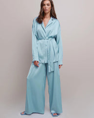 Oversized Seiden-Pyjamaset mit Gürtel