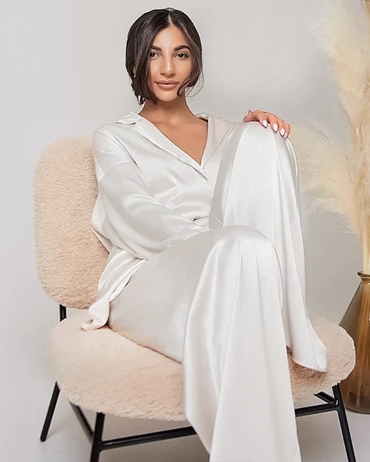 Oversized Seiden-Pyjamaset mit Gürtel