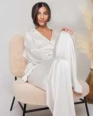 Oversized Seiden-Pyjamaset mit Gürtel