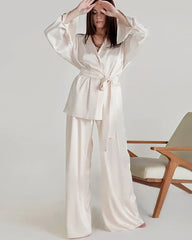 Oversized Seiden-Pyjamaset mit Gürtel