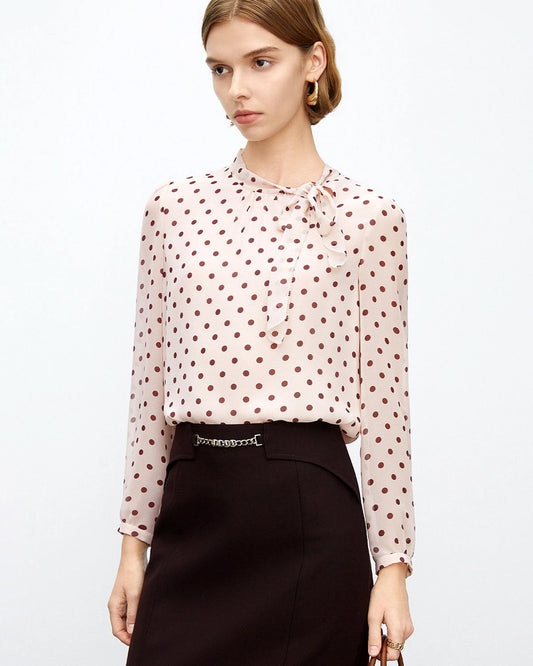 Punkted Seidenbluse mit Seitenschnürung