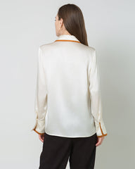Seidenbluse mit kontrastierendem Kragen