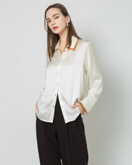 Seidenbluse mit kontrastierendem Kragen