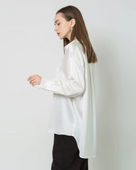 Gespannte Oversized Seidenbluse mit abfallenden Schultern Ivory