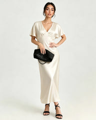 Satin-Triacetat Maxikleid mit Fledermausärmeln und Slip-Silhouette