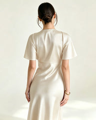 Satin-Triacetat Maxikleid mit Fledermausärmeln und Slip-Silhouette