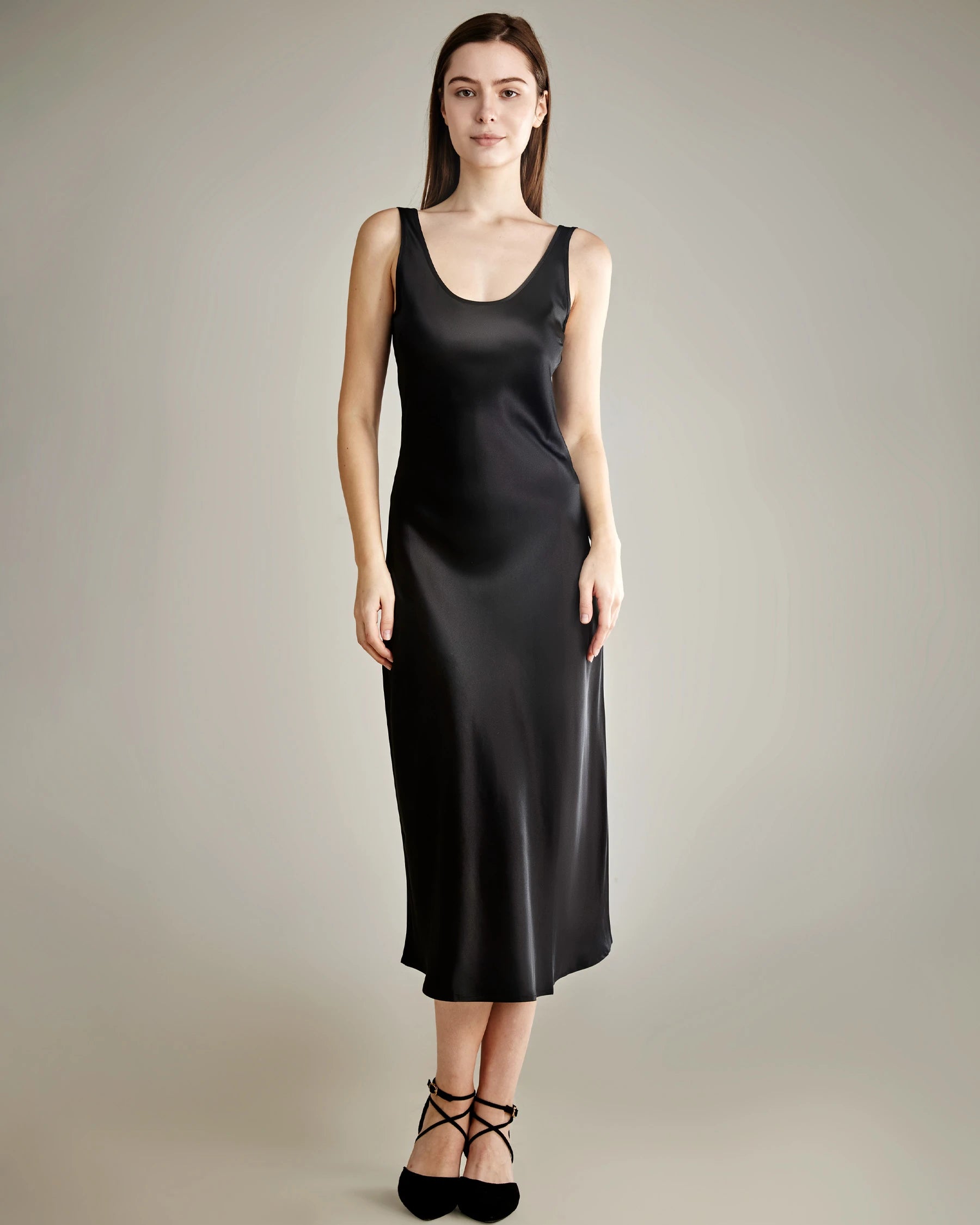 Seiden-Slip-Kleid in Midi Länge mit Tiefausschnitt Black