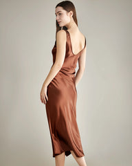 Seiden-Slip-Kleid in Midi Länge mit Tiefausschnitt Brown