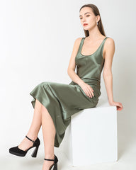 Seiden-Slip-Kleid in Midi Länge mit Tiefausschnitt Olive Green