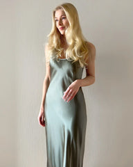 Seiden-Slip-Kleid in Midi Länge mit Tiefausschnitt Olive Green