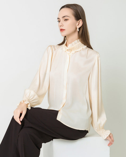 Romantisches Seidenbluse mit geriffeltem Kragen