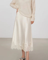 Seiden-Midirock im Schrägschnitt mit Spitzensaum