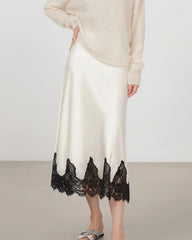 Seiden-Midirock im Schrägschnitt mit Spitzensaum