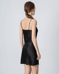 Schwarzes Seidenkleid im Camisole-Design