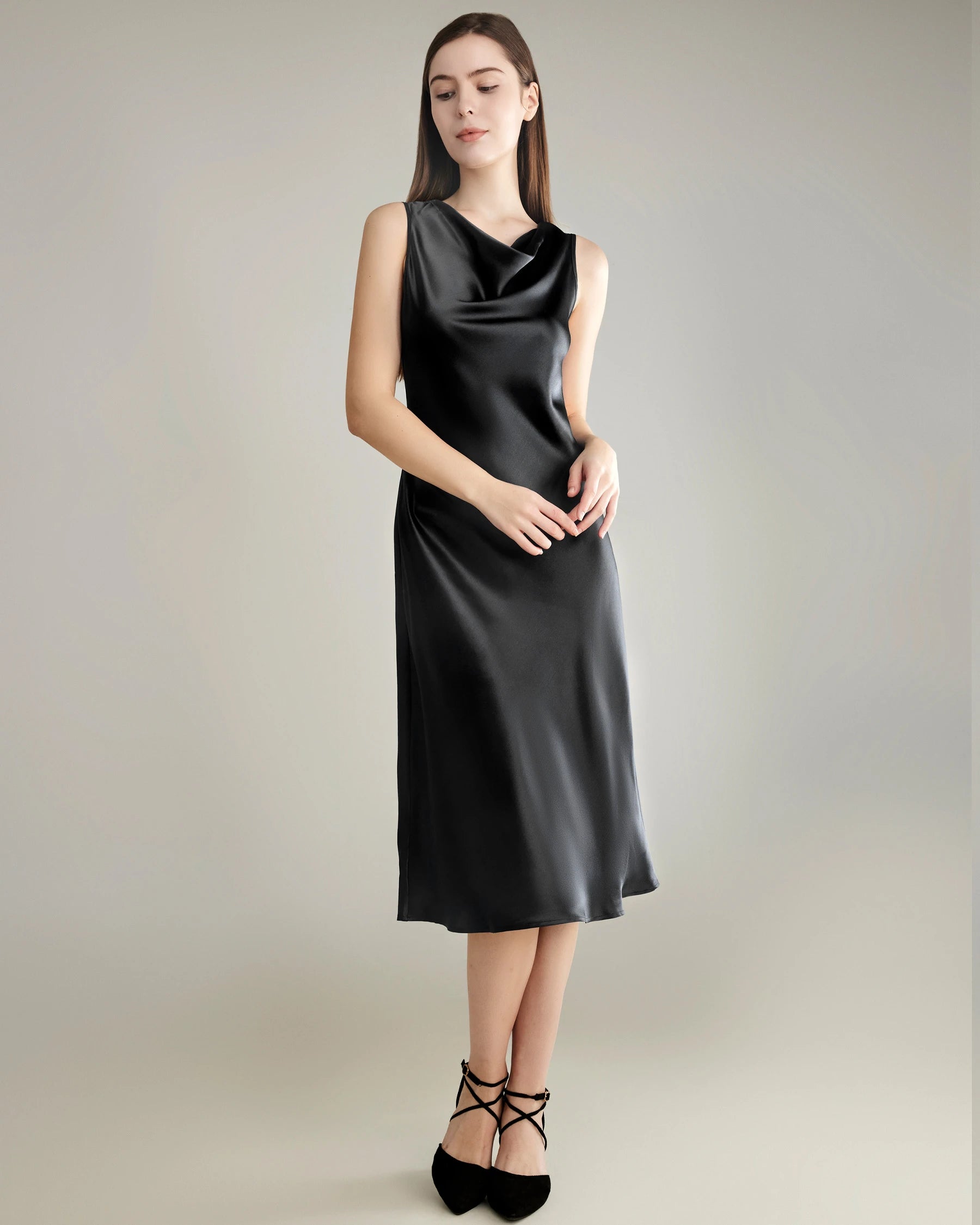 Seidenkleid mit asymmetrischem Wasserfall-Kragen Black
