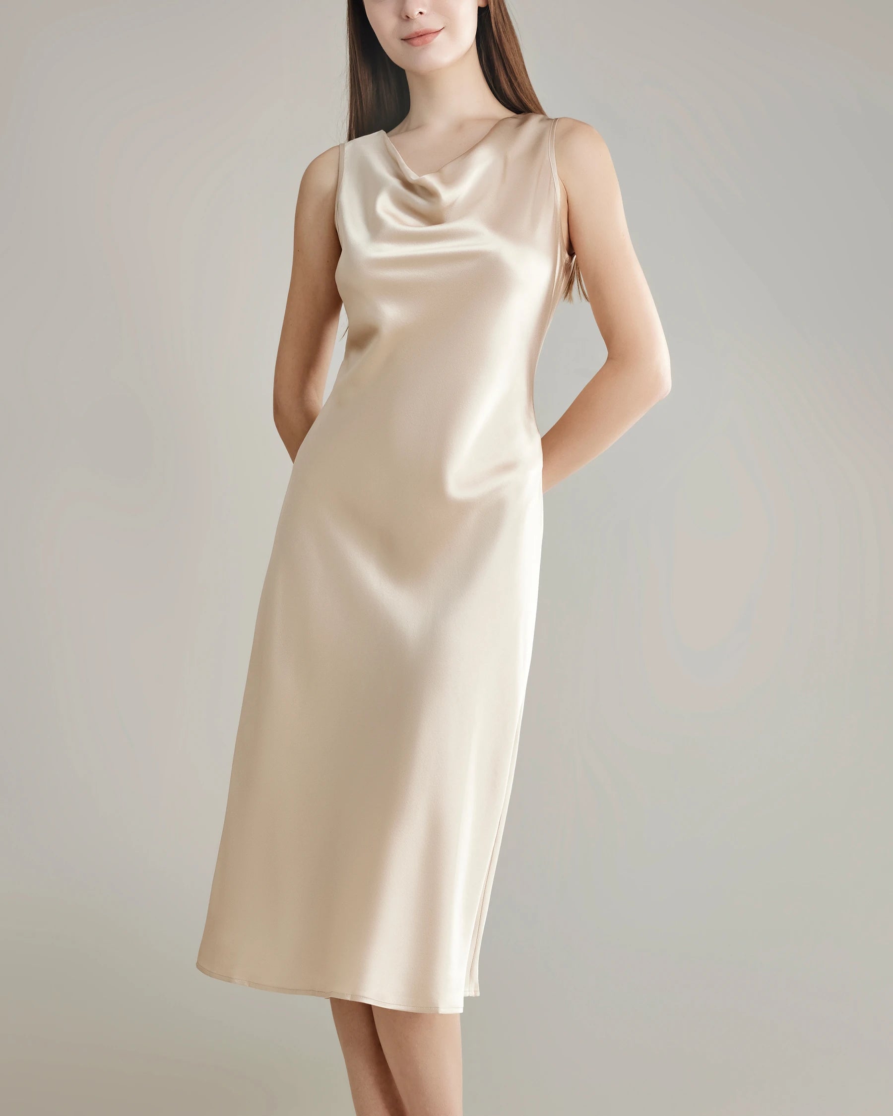 Seidenkleid mit asymmetrischem Wasserfall-Kragen Champagne