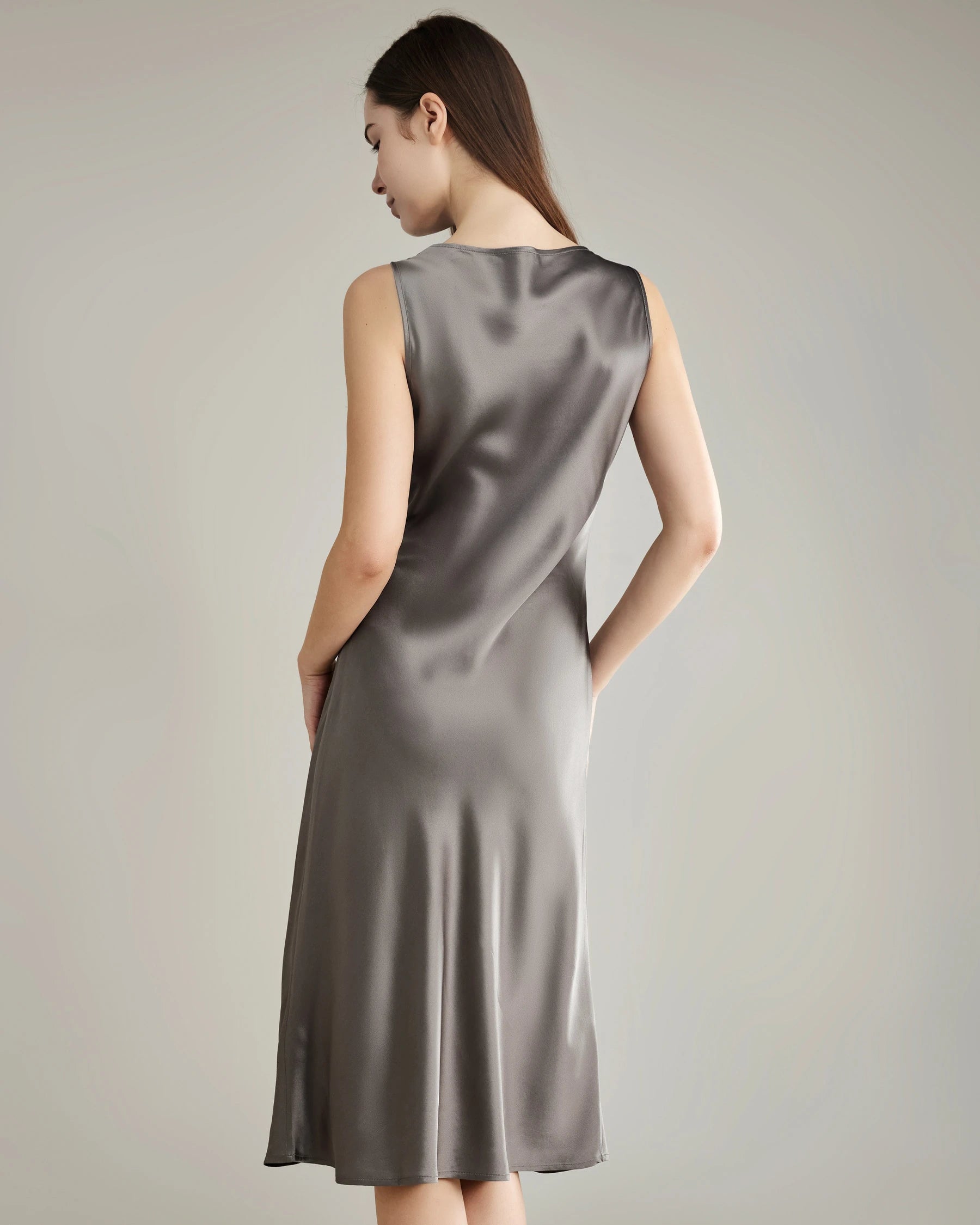 Seidenkleid mit asymmetrischem Wasserfall-Kragen Dark Grey