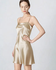 Schwarzes Seidenkleid im Camisole-Design