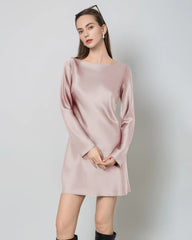 Seiden-Minikleid mit langen Ärmeln und offenem Rücken