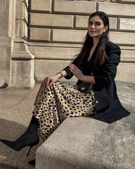 Seiden-Satin-Schlitz-Rock mit Leopard-Muster, geschnitten auf Schrägstrich