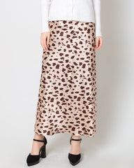 Seiden-Satin-Schlitz-Rock mit Leopard-Muster, geschnitten auf Schrägstrich