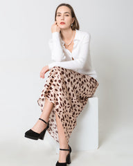 Seiden-Satin-Schlitz-Rock mit Leopard-Muster, geschnitten auf Schrägstrich