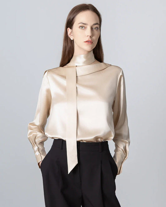 Seidenbluse mit Bändchenkragen und runder Kragenform