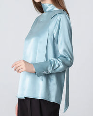 Seidenbluse mit Bändchenkragen und runder Kragenform