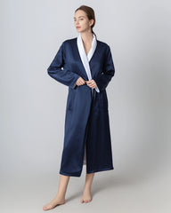 Seiden- und Samt Wendebademantel für den Winter Navy